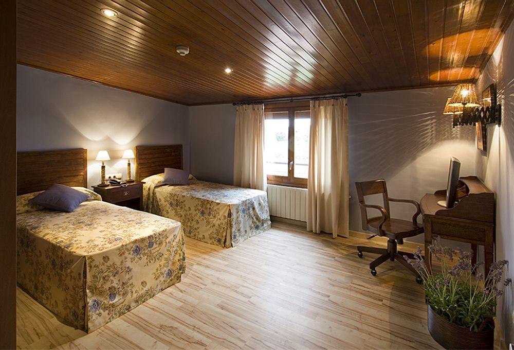 Hotel H Con Encanto Binefar Luaran gambar