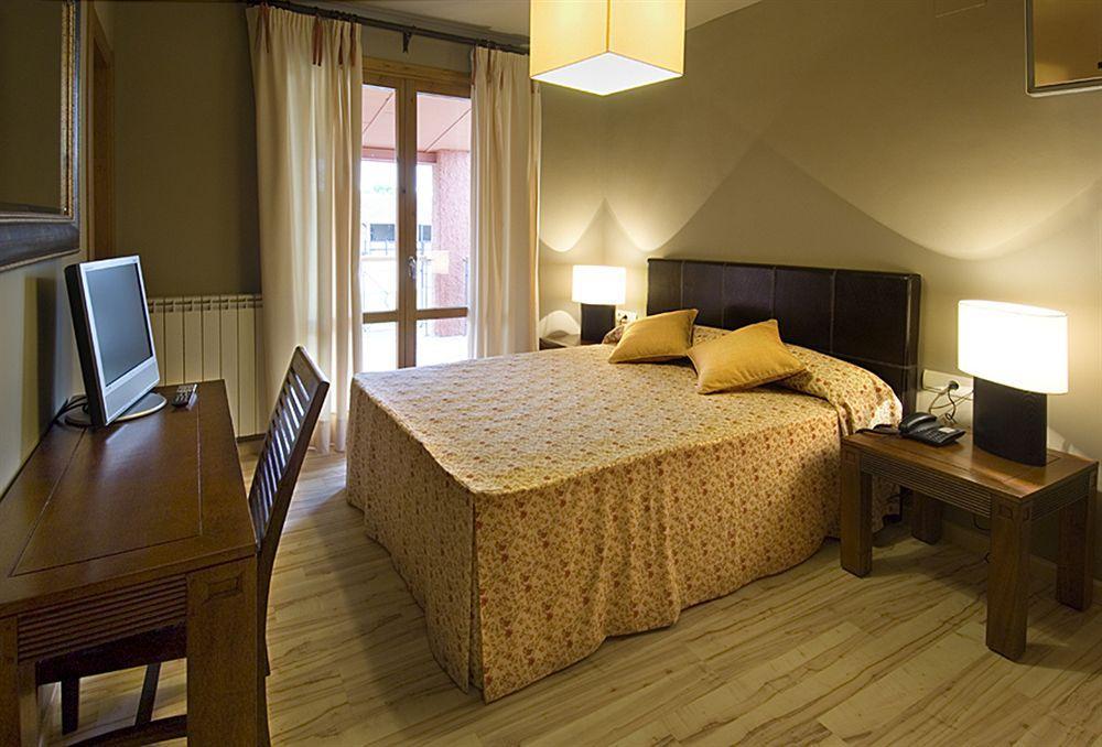Hotel H Con Encanto Binefar Luaran gambar