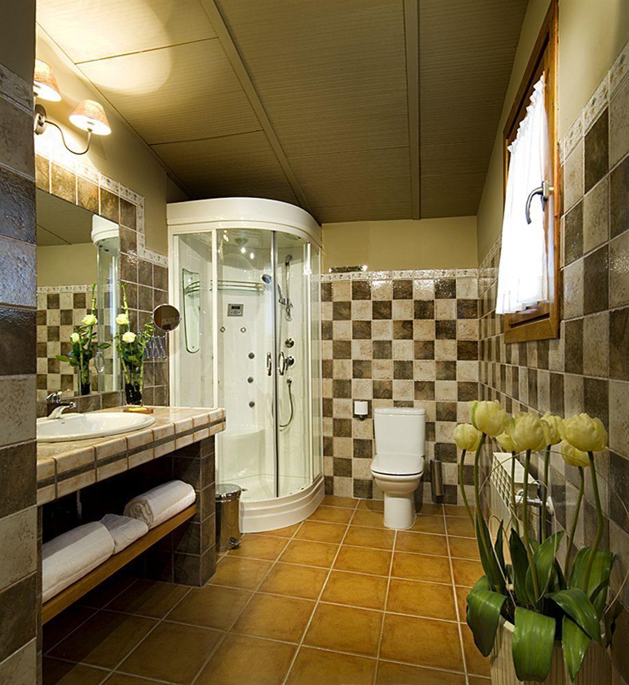 Hotel H Con Encanto Binefar Luaran gambar