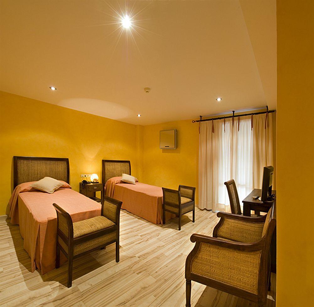 Hotel H Con Encanto Binefar Luaran gambar
