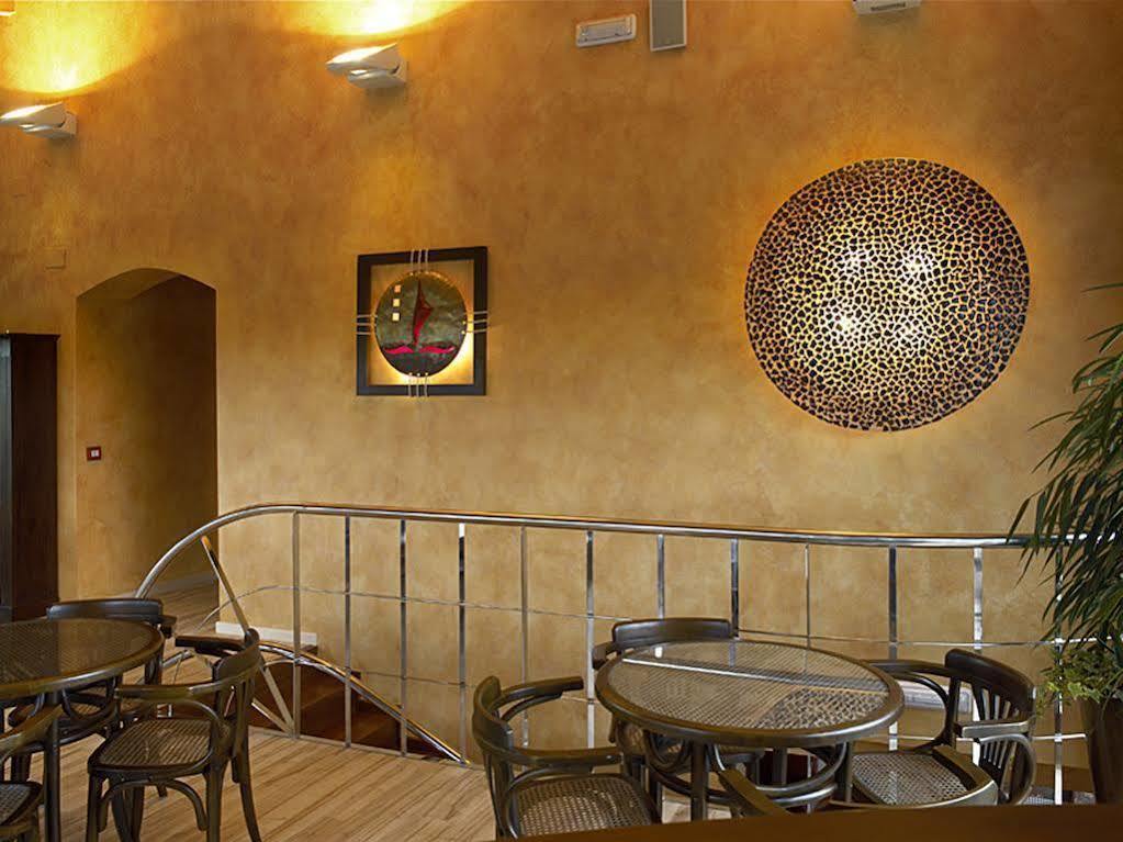 Hotel H Con Encanto Binefar Luaran gambar
